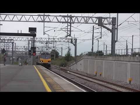92002 + 90039 Passing Nuneaton on 0A06 14/8/13