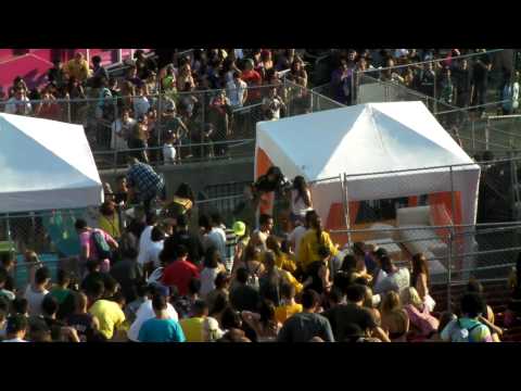 EDC 2010 Fence Jumping Riots to House of Pain JUMP AROUND song! CRAZY! 720p HD!