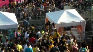 EDC 2010 Fence Jumping Riots to House of Pain JUMP AROUND song! CRAZY! 720p HD!