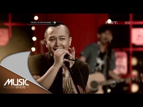 Piyu and Friends Feat The Frontmen - Sobat (Live at Music Everywhere) *