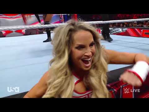 Becky Lynch vs. Trish Stratus (1/2) - WWE RAW | August 14, 2023