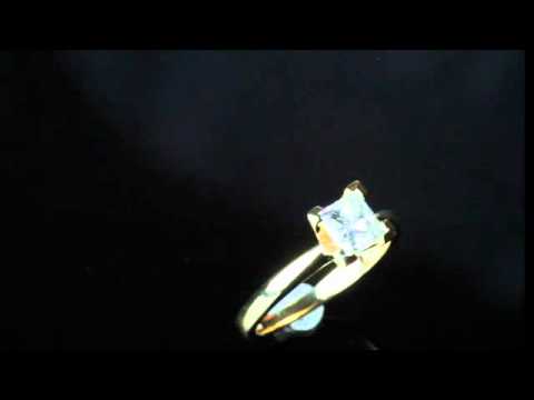 CLASSIC SET PRINCESS CUT ENGAGEMENT RING - 0.85 carats G VS2 set in 18k yellow gold