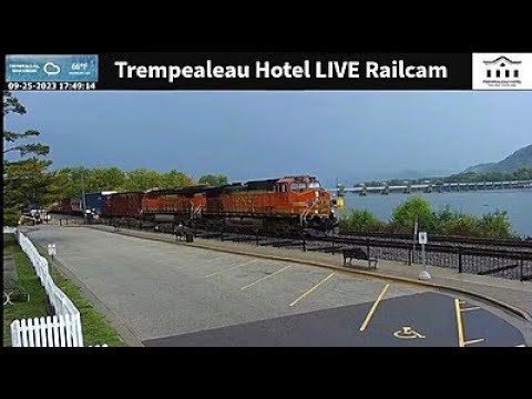 Live webcam view of Mississippi River Railcam at Trempealeau
