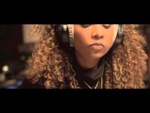 Hannah V - It Ain't Right Live