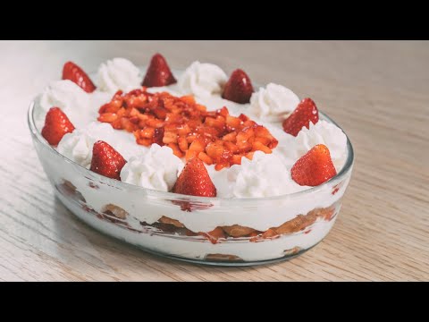 Tiramisù alle fragole / Senza uova / Ricetta facile e veloce