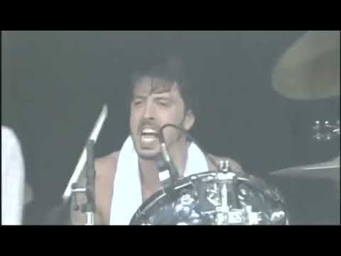 QUEENS OF STONE AGE - LIVE EPIC *WITH DAVE GROHL ON THE BATTERY