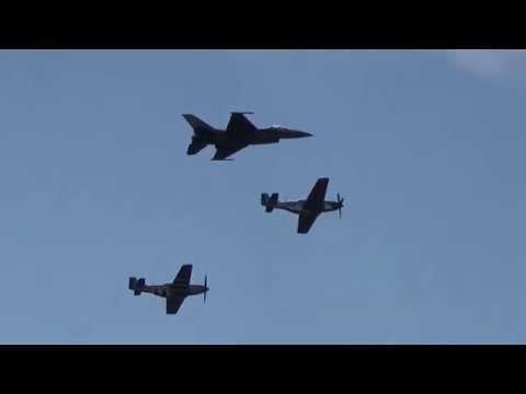 Thunder Over Michigan - F 16CJ Viper Demo wP-51 Heritage Flight 03Aug19