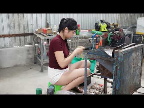 Talented 18-Year-Old Girl Revives Broken Banana Slicer For Farmer. Amazing