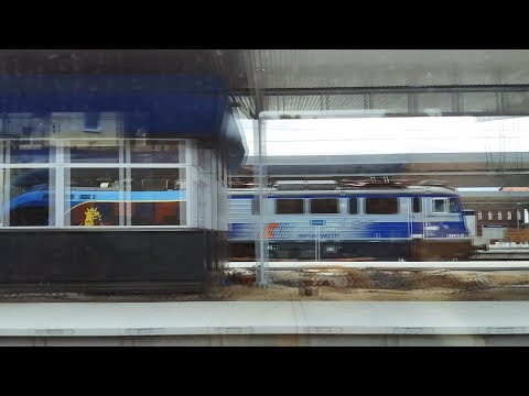 Oczekująca na odjazd EP07-513 z IC Mewa do Warszawy.