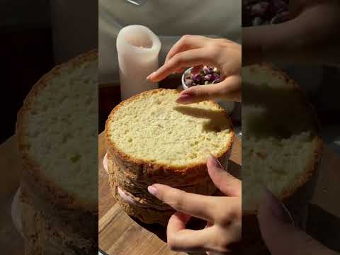 and crumb coat a cake with me! 💖