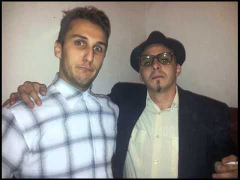 Pittyes 2es és Gyufa-koccanás a kapu előtt