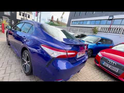 Toyota Camry APPLE CAR PLAY // ALLOYS // HEATED SE - Image 2