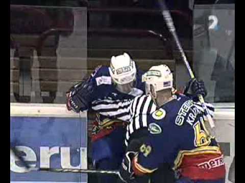 HKM Zvolen Mraz fights refereee