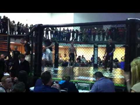 tam collins cage fight, lanark.