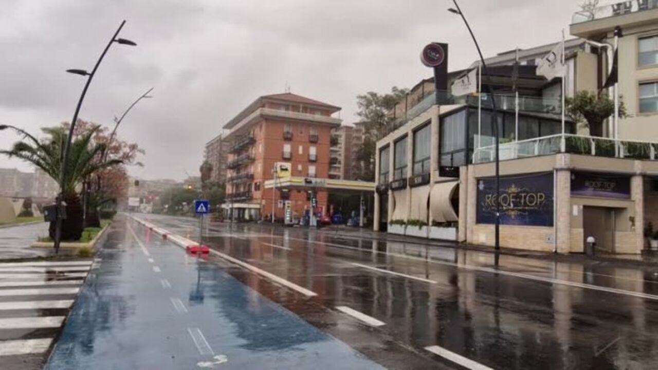 Il Ciclone Harry imperversa in SIcilia, violenta mareggiata a Catania