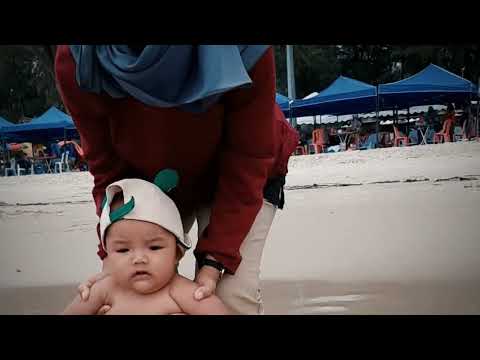 Ubaid Nuqman's first beach moment❤