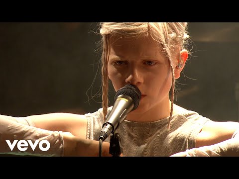 Aurora - Conqueror (Live on the Honda Stage)