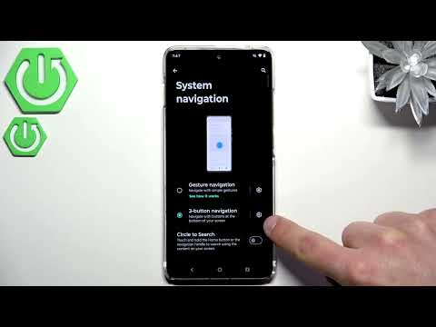How do I change the navigation button order on the MOTOROLA Edge 70?