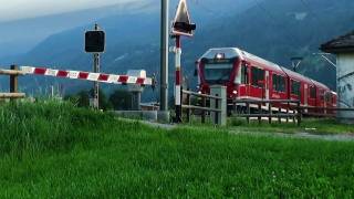 preview picture of video 'Bahnübergang in Malans, mit Allegra Ge4/4 Werbelok und BDt 1757 + Be 4/4 513'