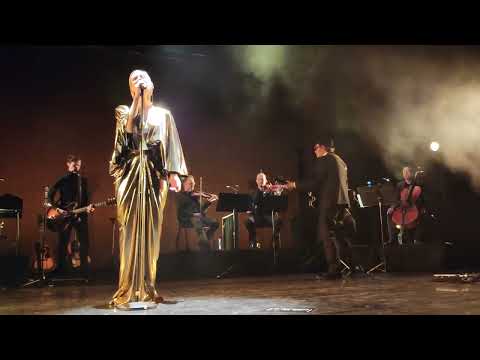 Sit Down & Listen to Hooverphonic - 20th Anniversary Tour @ CCH, 07/11/2023: Beats Of Love (4K)