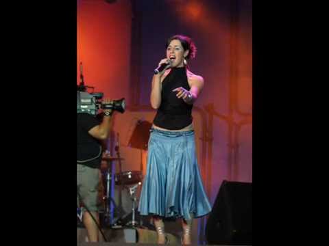 Mas não basta sonhar - Énia Caires 2005