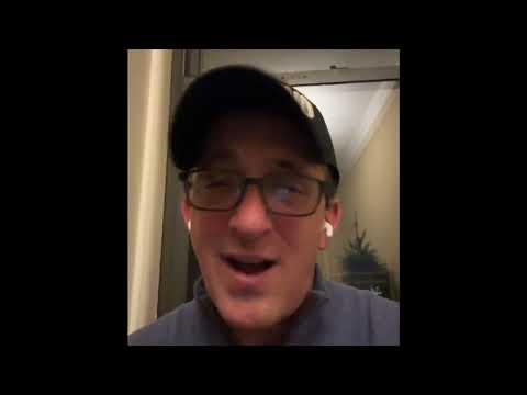 What are some of the similarities between the restaurant business and the real estate business?