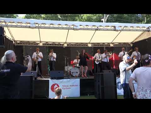 LAURA A JEJÍ TYGŘI : ,, Žár trvá ,,