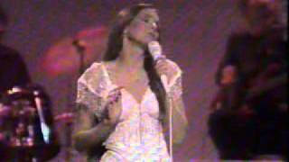 Crystal Gayle - Our Love is On The Faultline