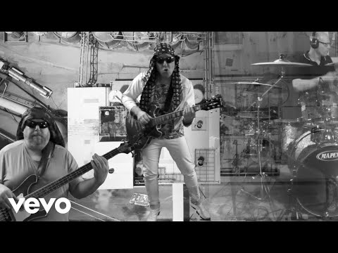 Peo - Giant Crusher (Official Music Video)