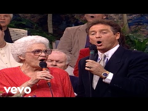 Bill & Gloria Gaither - Sweeter Each Day [Live] ft. The Gatlin Brothers