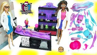 Scientist Barbie Dolls Create A Blob &amp; Ice Girls Monster High Doll in Lab - Toy Video