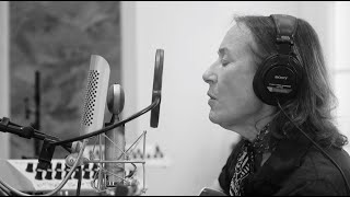 Video thumbnail for Ellen Harper and the Mama's Boys - from OK to LA by Microtech Gefell GmbH