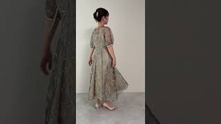 ベージュのラインフラワーランダムヘムドレス 動画