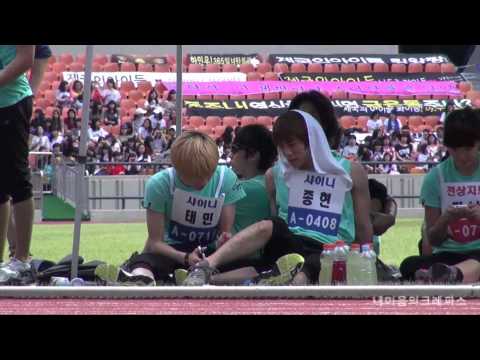 llO827 JongTaem spraying sunblock & trimming leg hairs fancam  @!$AC