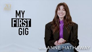 Video trailer för Anne Hathaway On Babysitting & Landing a Role in Brokeback Mountain | My First Gig