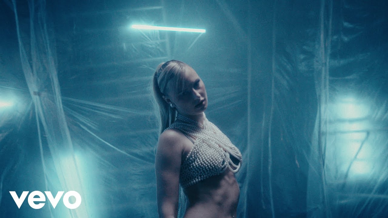 Saint Clara mit dem Titel 'Gosh I Luv It' / Video ((jetzt ansehen)) mit dem Titel 'Gosh I Luv It' / Video ((jetzt ansehen))