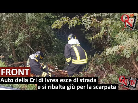 FRONT - Auto della Cri di Ivrea esce di strada e si ribalta giù per la scarpata