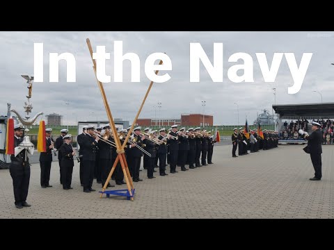 "In the Navy" - Truppenmärsche der Bundeswehr: Marineschule Mürwik (MSM) - Das rote Schloss am Meer