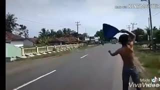 Download lagu Truk oleng versi lagu bisone mong nyawang mp3 Download lagu Truk oleng versi lagu bisone mong nyawang mp3