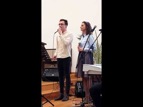 Glorie Lui || Vlad Moldovan si Adina Denes || colind  || Se aude clar in departari