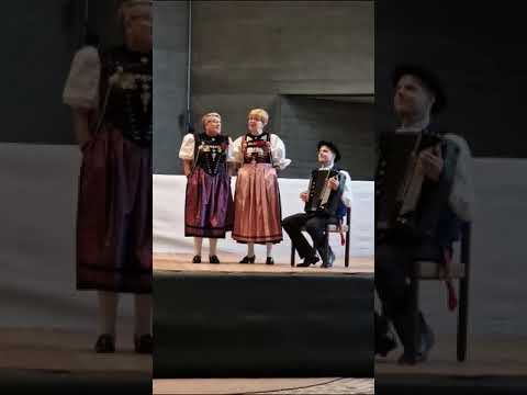 Jodelduett Christina Bucher & Romy Fallegger - Freud im Härze (Emil Wallimann)