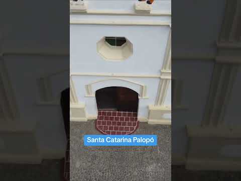 Santa Catarina Palopó sobre la orilla del Lago Atitlán en Sololá