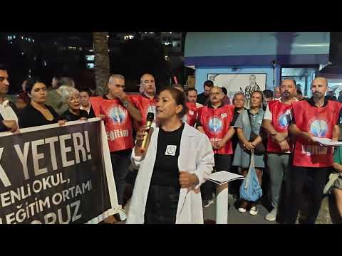 Okullarda Yaşanılan Şiddet Adana'da Protesto Edildi. Beyaz Önlükler Yerlere Atıldı.