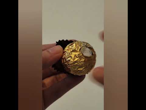 #ferrerorocher #ferrero #rocher #chocolate #heartshaped #valentines #shorts #asmr #chocolatelover