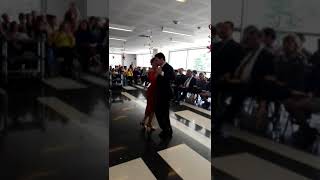 Bailando tango con Sergio en la contraloria