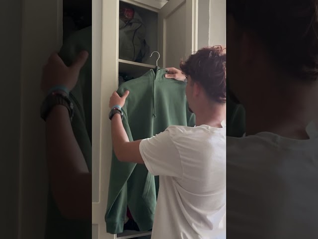 Vídeo relacionado con Ripple Junction Gen V - Sudadera con capucha y cremallera completa para hombre, diseño gráfico de Godolkin University Crest con licencia oficial, Verde - Escudo Universitario Oro, Medium