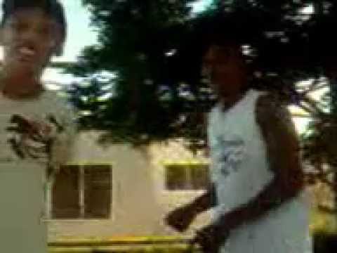 Mc PLAY e Mc YAGO ( OSTENTAÇÃO)cola em nós