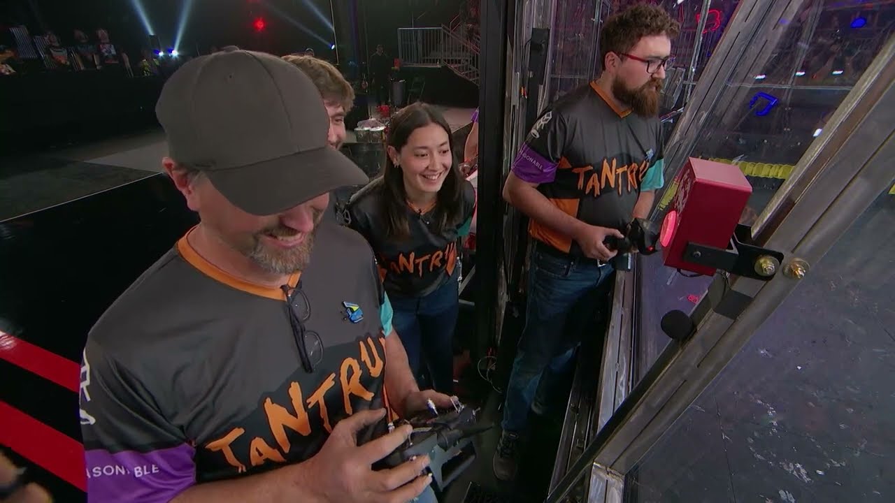 Tantrum vs Blip // BattleBots // Chris Rose & Kenny Florian having fun