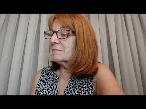 Leyendo poesía en casa. María Magdalena Pascual. Buenos Aires. Argentina 