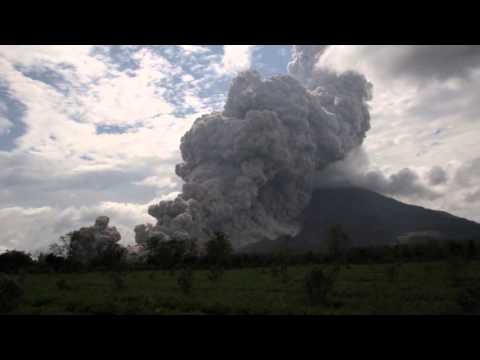 Volcano explosive eruption - Mt Sinabung, Sumatra, Indonesia, 31/10/2015